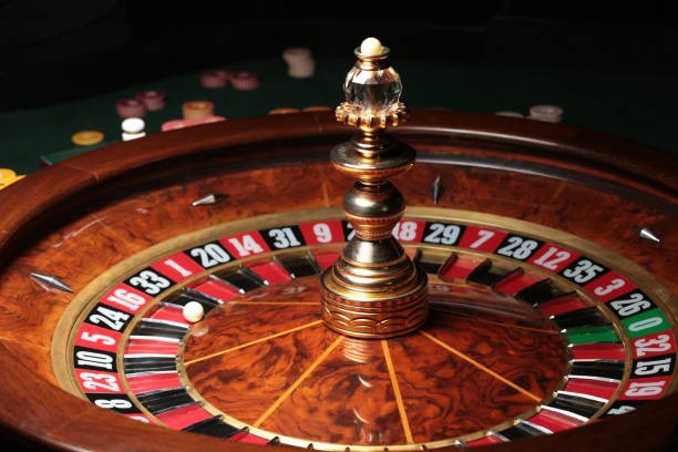 Live dealer conducting Kode Alam round on belegendwin login studio